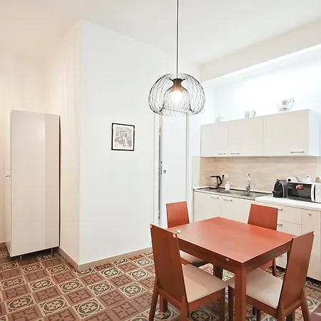 Vibo Sea View Apartment *